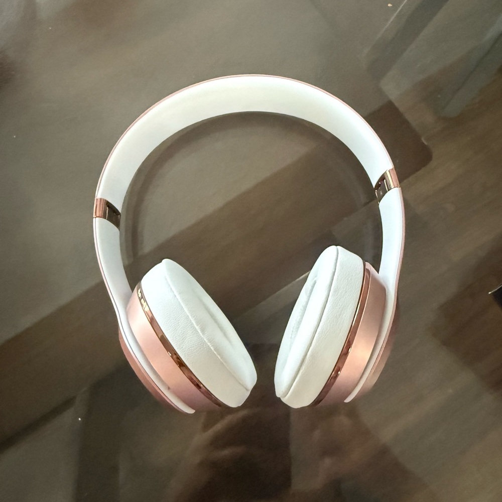 Beats by Dre Solo3 Wireless On-Ear Headphones - Pink - Picture 7 of 7